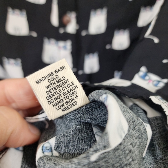 Love Notes short sleeve button front cat print crop shirt woman's size large - Picture 6 of 9